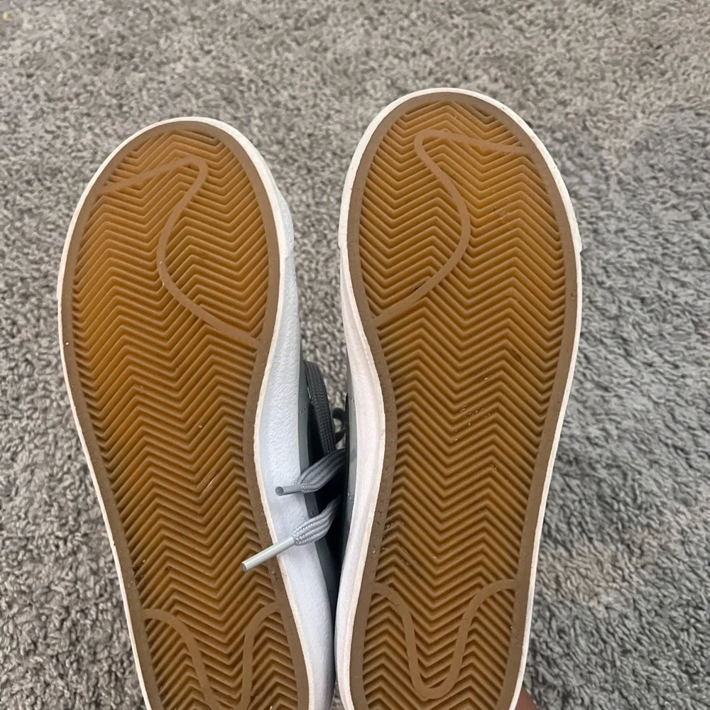 Nike Light Gray High-Top Sneakers - Picture 3 of 3